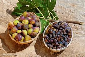 two baskets of figs